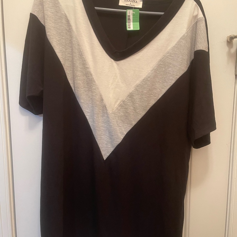 Zenana Outfitters Black and Gray V-Neck Tee